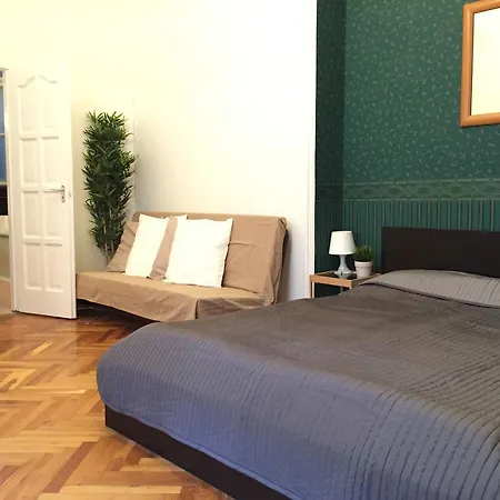 Budget By Hi5 - Vaci Street 44 * Budapest
